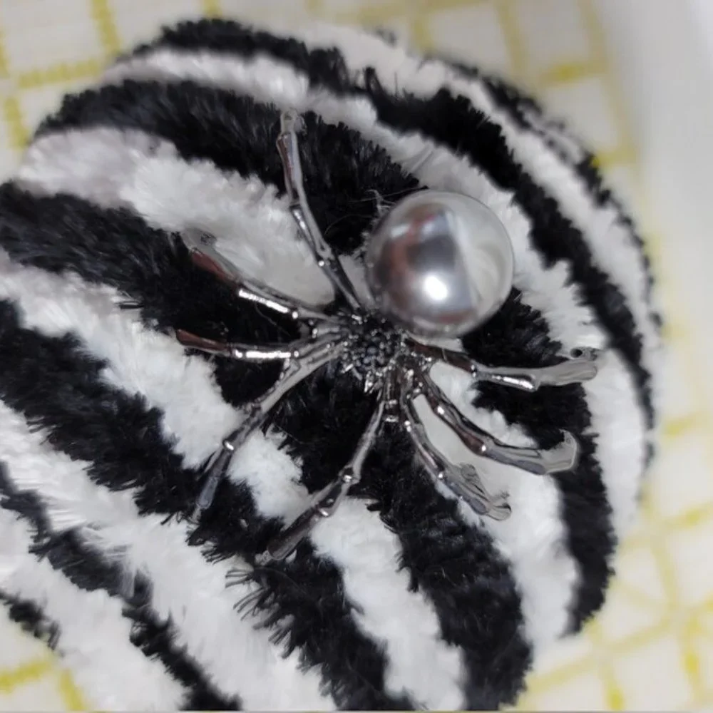 Decorative Yarn‎ Halloween Ball with Spider